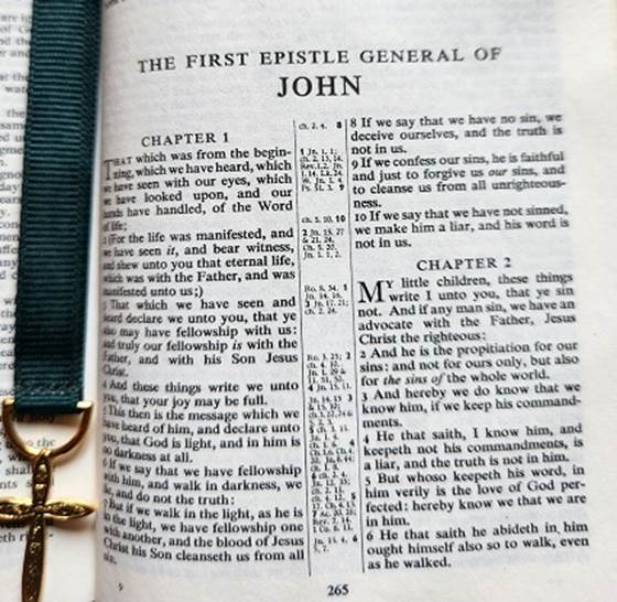 picture of Bible opened to First John